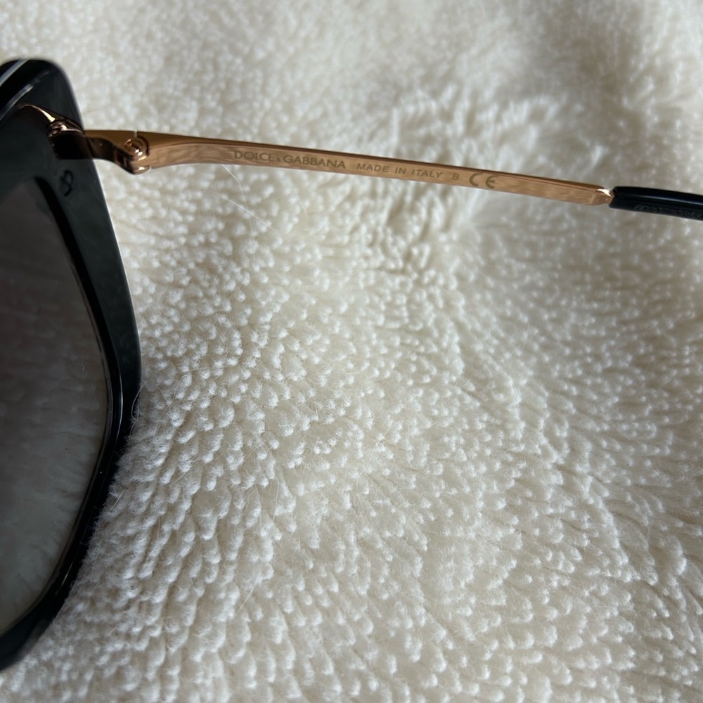 NWT Dolce & Gabbana Cat Eye 54mm Sunglasses DG4374 32508G Black/ Floral - Picture 15 of 15